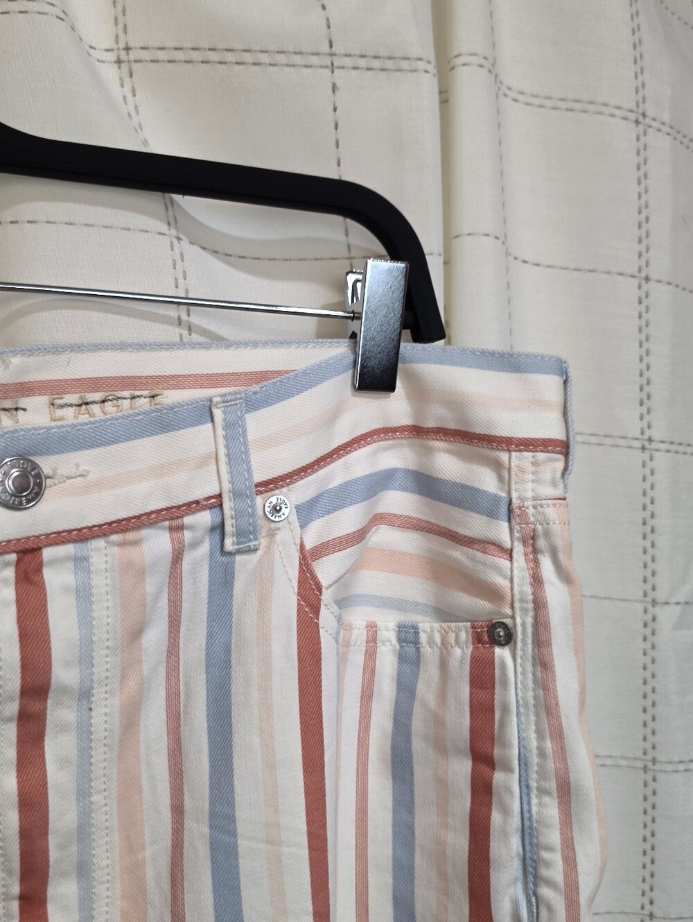 American Eagle Mom Jean - Picture 3 of 9